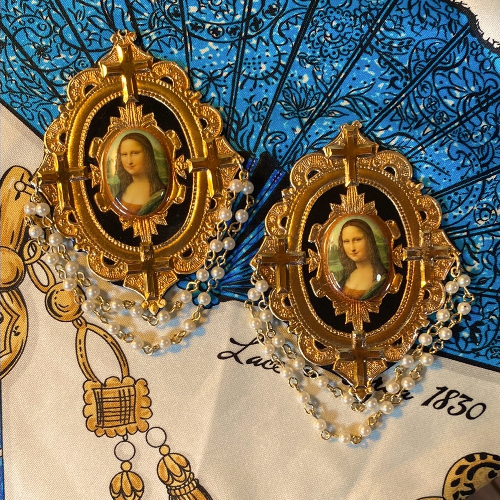 Vintage 80’s Mona Lisa Earrings